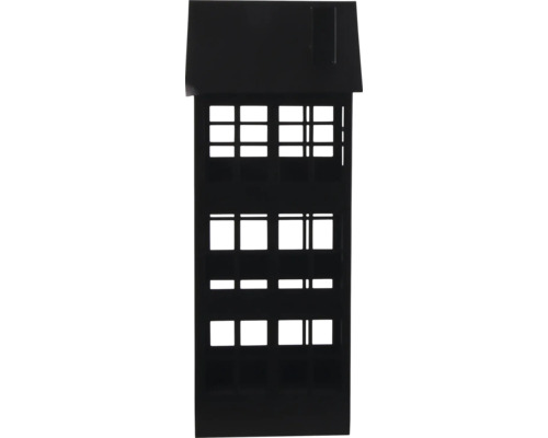 Photophore noir en métal en forme de maison étroite avec des découpes de fenêtres et un toit à deux pans.