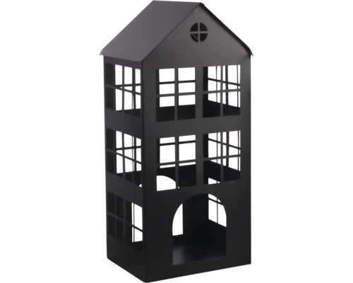 Lanterne en métal en forme de maison, noire, avec toit en bâtière, découpes de fenêtres et porte cintrée.