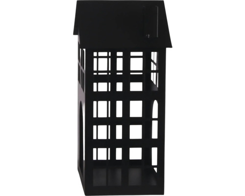 Lanterne décorative en métal en forme de maison avec des découpes de fenêtres en noir.