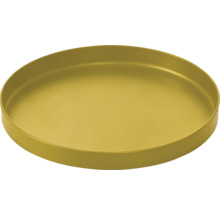 Plateau rond en métal doré avec un bord surélevé.