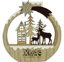 Weihnachtsdekoration aus Holz, kreisförmig mit Haus, Tannen, Rentieren, Sternschnuppe und dem Schriftzug XMAS.
