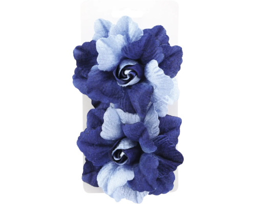 Zwei künstliche Rosen aus blauem und hellblauem Textil.