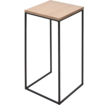 Hoher Beistelltisch mit quadratischer Tischplatte aus hellem Holz und schwarzem Metallgestell.