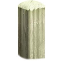 Geriffelter Holzpfosten mit Pyramidenkopf