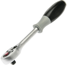 Cliquet réversible WGB argenté en métal avec poignée ergonomique en plastique noir et gris et bouton-poussoir rouge.