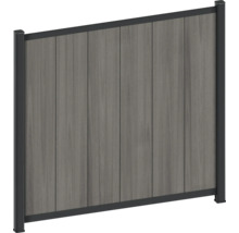 Sichtschutzzaun aus WPC-Lamellen in Holzoptik mit einem Rahmen aus Aluminium.