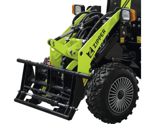 Chargeur compact Zipper avec bras de levage hydraulique, Zipper Logo, phares et pneu à crampons.