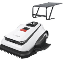 Mähroboter mit weissem Gehäuse, schwarzen Details und roter Stopp-Taste, inklusive schwarzem Garagendach.