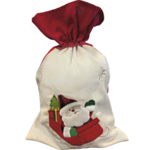 Weihnachts-Geschenksack aus cremefarbenem und rotem Stoff mit Kordelzug, bestickt mit Weihnachtsmann im Schlitten und Schneeflocken.