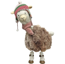 Dekorative Lama-Plüschfigur mit Strickmütze und Schal.