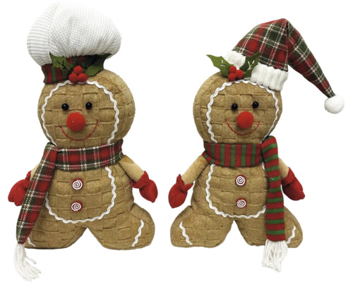 Zwei Lebkuchenmann-Stofffiguren als Weihnachtsdekoration mit Mützen, Schals und Handschuhen.