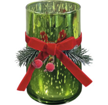 Grünes Windlicht aus Glas mit roter Samtschleife, künstlichen Tannenzweigen und Beeren.