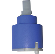 Blaue Keramikkartusche aus Kunststoff für Einhebelmischer.
