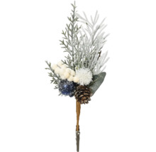 Weihnachtsclip mit blauem Christbaumschmuck, Zapfen, weißen Beeren und künstlich verschneiten Zweigen.