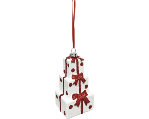 Christbaumschmuck aus drei weißen gestapelten Geschenkkartons mit roten Glitzerbändern, Schleifen und Punkten sowie einem Aufhängeband.