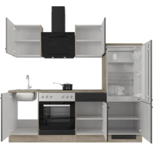 Bloc de cuisine avec four, hotte aspirante et réfrigérateur, les placards ouverts révèlent l espace de rangement et les étagères.