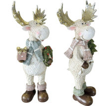 Lot de 2 figurines d'élans décoratifs pour Noël, avec écharpes, cadeau et sapin de Noël.