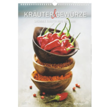 Wandkalender Kräuter und Gewürze zweitausendsiebenundzwanzig mit Abbildung von Chilischoten und Gewürzpulvern in Holzschalen.