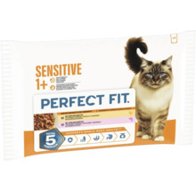 Perfect Fit Sensitive 1 plus Katzenfutter in Beuteln, Multipack mit Huhn und Karotten sowie Lachs und Karotten.