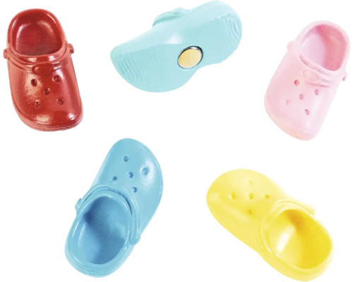 Fünf bunte Magnete in Form von Clogs in den Farben Rot, Blau, Gelb und Rosa.