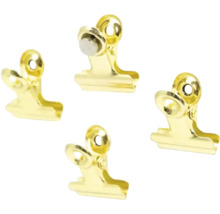 Vier magnetische Metallklemmen in Goldoptik.