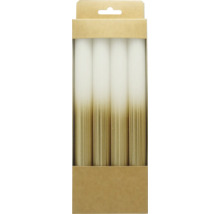Vier geriffelte Stabkerzen mit goldfarbenem Farbverlauf in einer Kartonverpackung.
