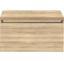 Möbelfront in Eichenoptik mit integrierter Griffmulde und horizontaler Holzmaserung.