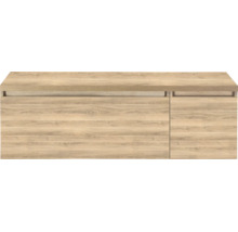 Möbelfront in heller Holzoptik mit horizontaler Maserung und integrierter Griffleiste.