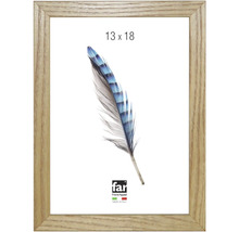 Cadre photo en bois avec veinage pour photos au format 13 par 18 centimètres.