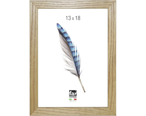 Cadre photo en bois avec veinage pour photos au format 13 par 18 centimètres.