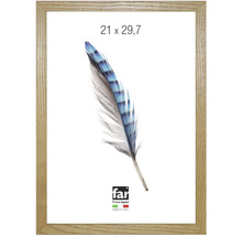 Cadre photo en bois aspect chêne pour le format 21 par 29,7 centimètres avec un insert représentant une plume.