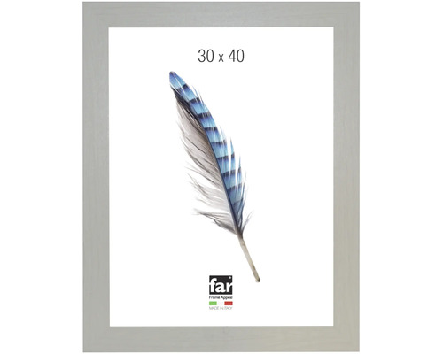 Cadre photo en bois gris, format 30 par 40 centimètres.