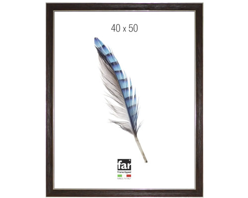 Dunkler Bilderrahmen 40 mal 50 Zentimeter aus Holz mit silberner Innenkante und far Frame Appeal Logo.