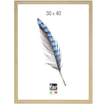 Bilderrahmen aus Holz 30 mal 40 Zentimeter mit schmalem Profil.