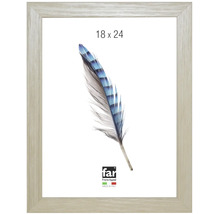 Bilderrahmen far Frame Appeal 18 mal 24 Zentimeter in heller Holzoptik, hergestellt in Italien.
