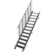 Gerade Metalltreppe mit einseitigem Geländer und profilierten Stufen.