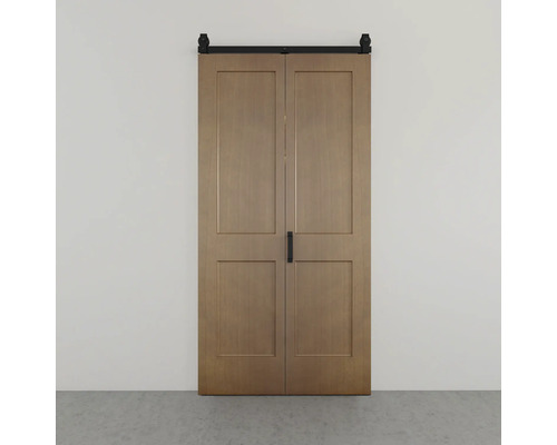 Double porte coulissante en bois de style grange avec quatre panneaux par porte et système de rails en métal noir.
