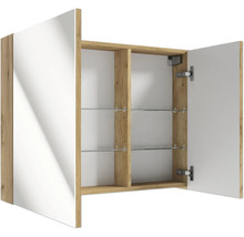 Armoire de toilette aspect bois avec portes miroir ouvertes et étagères en verre.