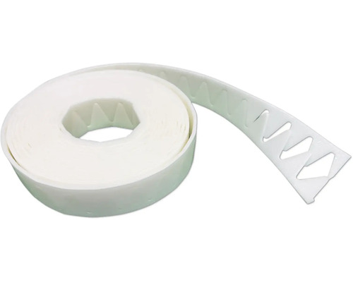 Rouleau de profilé de finition flexible en plastique blanc avec des découpes triangulaires pour les courbes.