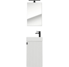 Gästebadmöbel-Set bestehend aus Waschbecken mit Unterschrank, mattschwarzer Armatur und rechteckigem Spiegel mit LED-Aufsatzleuchte.