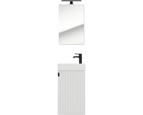 Gästebadmöbel-Set bestehend aus Waschbecken mit Unterschrank, mattschwarzer Armatur und rechteckigem Spiegel mit LED-Aufsatzleuchte.