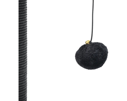 Detailansicht eines Kratzbaums mit einem hängenden Plüschspielball an einer elastischen Schnur neben einem Kratzstamm.
