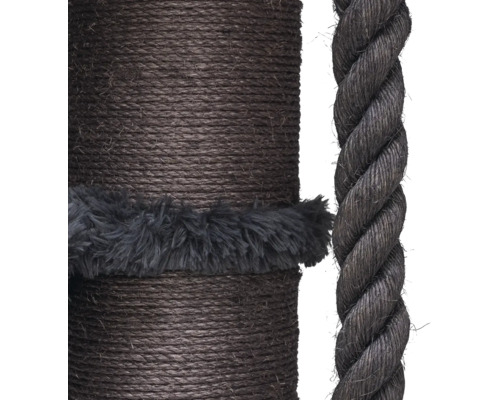 Detail eines Kratzbaums mit Sisalseil, Plüschbesatz und einem dicken Spieltau.