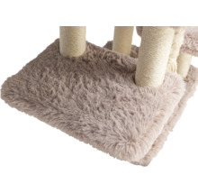 Detail eines Kratzbaums mit plüschbezogener Plattform und mit Sisal umwickelten Stämmen.