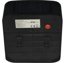 Rückseite einer Solar-LED-Leuchte mit Solarpanel, Typenschild, CE-Kennzeichnung, Schutzart IP54, Schutzklasse drei und rotem Schalter.