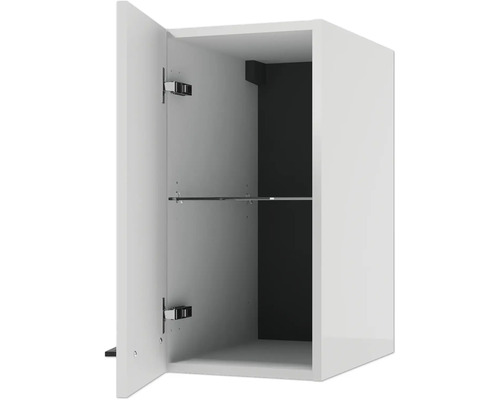 Geöffneter Badezimmer-Hängeschrank mit einer Tür, einem Glaseinlegeboden und dunkler Rückwand.