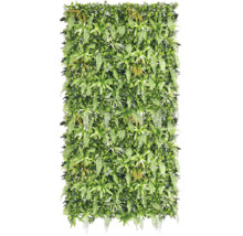 Künstliche Pflanzenwand mit Farnen und verschiedenen Blättern für die Wanddekoration.