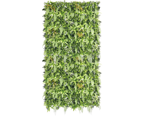 Künstliche Pflanzenwand mit Farnen und verschiedenen Blättern für die Wanddekoration.