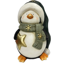 Pinguin Dekofigur mit grünem Schal, Mütze und goldenem Stern für die Weihnachtsdekoration.