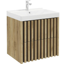 Meuble sous-vasque aspect bois avec lamelles verticales, comprenant une vasque blanche et un robinet chromé.